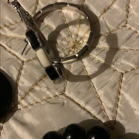 Bundled 3 bracelets w/ 3 black n white earrings - Picture 4 of 5